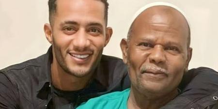 اليوم.. محمد رمضان يستقبل عزاء والده بمسجد الشرطة
