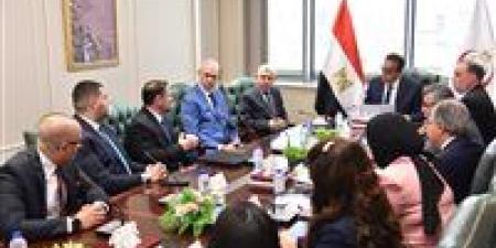 وزير الصحة يبحث مع ممثلي شركة «ميريت» توطين صناعة المستلزمات الطبية في مصر