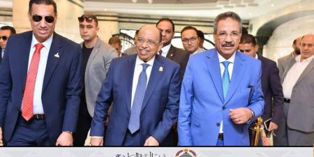 قيادات ومرشحو الجبهة الوطنية يتابعون غرفة عمليات الحزب بالبحيرة لانتخابات مجلس النواب