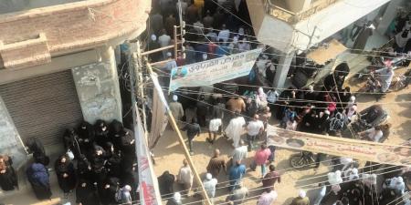 أهالي الشرقية يشيعون جنازة شقيقين لقيا مصرعهما في حادث أليم بالسعودية