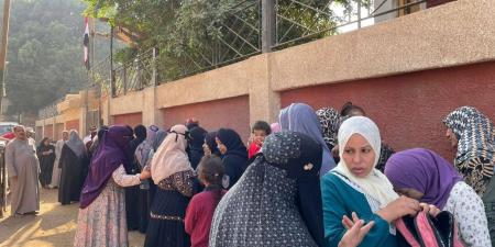 توافد الناخبين للتصويت في انتخابات مجلس النواب بسوهاج.. والسيدات يشاركن بقوة