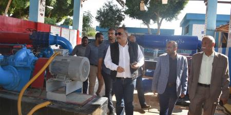 رئيس "مياه الأقصر" يتفقد أعمال إنشاء وحدة إزالة الحديد والمنجنيز بمحطة مياه الصعايدة