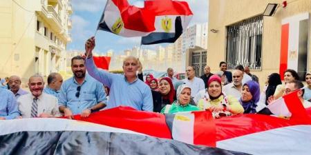رافعين الأعلام المصرية.. إقبال كثيف على لجان الإسكندرية في انتخابات مجلس النواب 2025