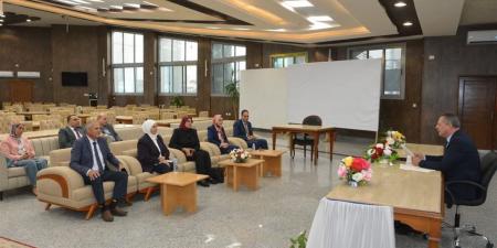 تفاصيل لقاء رئيس جامعة دمياط مع عمداء الكليات