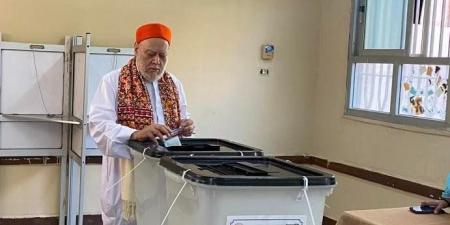 الدكتور علي جمعة يدلي بصوته بانتخابات مجلس النواب في لجنته الانتخابية بمحافظة الجيزة