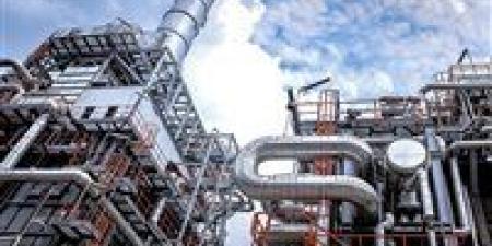 السيسي يقود قاطرة الصناعة.. مصر نحو عصر الإنتاج والتصنيع الوطني