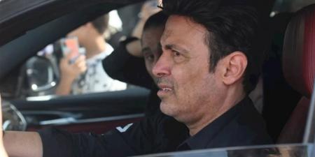 فنان شهير ينهار في جنازة إسماعيل الليثي (فيديو)