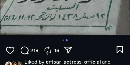 ذكرى وفاة محمود عبد العزيز.. بوسي شلبي تزوره في المقابر ورسائل مؤثرة من نجليه