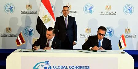 رئيس الوزراء يشهد مراسم توقيع مذكرة تفاهم للتعاون في الرعاية الصحية مع لاتفيا