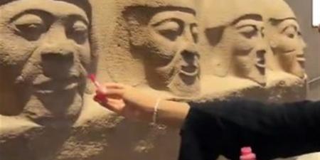 خبير أثرى: محاولة وضع مكياج لتماثيل المتحف الكبير جريمة يعاقب عليها القانون