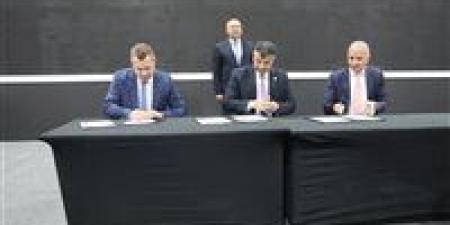 مصر توقع عقد تشغيل شبكة القطار الكهربائي السريع مع كبرى الشركات العالمية