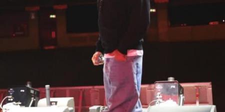 أحمد سعد يشارك صور بروفات حفله المنتظر في لندن الليلة