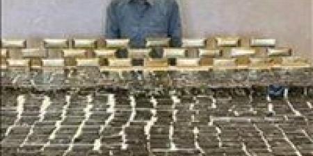 ضربة قاصمة.. مباحث الإسماعيلية تقتحم وكرًا لتصنيع الحشيش وتضبط مصنعًا كاملًا تحت منزل عاطل بأبوصوير