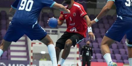 للمرة الثالثة على التوالي: الأهلي بطلاً لكأس السوبر المصري لكرة اليد بعد الفوز على سموحة (22/26)