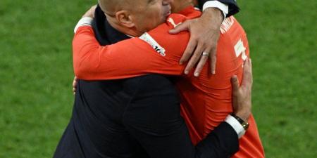 مدرب منتخب البرتغال يدافع عن كريستيانو رونالدو بعد الطرد أمام أيرلندا: شغفه الكبير سبب البطاقة الحمراء