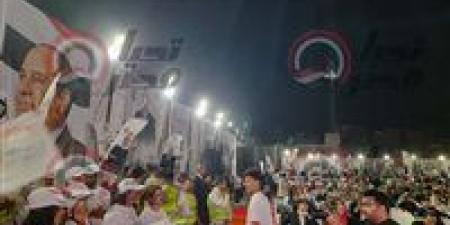 صور ولافتات الرئيس عبد الفتاح السيسي تزين مؤتمر الجبهة الوطنية في سمنود بالغربية دعما للقائمة بانتخابات النواب ٢٠٢٥... ومواطنون يهتفون :تحيا مصر