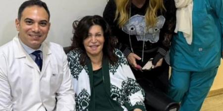 حقن للركب والضهر.. نهال عنبر تكشف تطورات حالة نجوى فؤاد الصحية