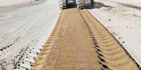 بدء أعمال رفع كفاءة وتطوير طريق مرسى علم-ادفو من الكيلو ٦٠ إلى الكيلو ٧٢ غرب