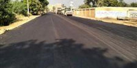 سوهاج: مواصلة أعمال رصف ورفع كفاءة الطريق من ميدان الشهداء بمدينة المنشاة