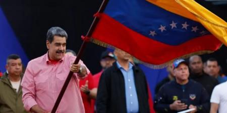 «وسط التهديدات الأمريكية».. رئيس فنزويلا يغني لـ ترامب لعدم شن حرب على بلاده