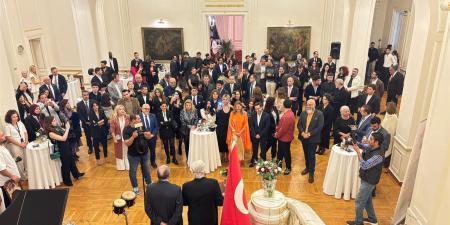 حسين فهمي يشيد بالمشاركة التركية التاريخية في مهرجان القاهرة السينمائي