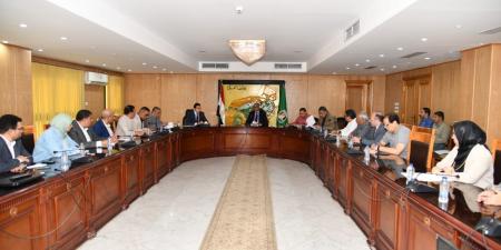 محافظ الفيوم يشدد على ضرورة مواصلة العمل الجاد لتحسين مؤشرات ملف التقنين والتصالح