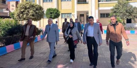 سكرتير عام دمياط يتفقد مقرات لجان انتخابات النواب