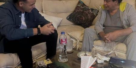 استفادت من كل كلمة قلهالي.. مصطفى حدوتة يروج لأعمال فنية مع الكينج محمد منير
