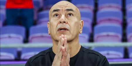 حسام حسن يعلق على لقطة استبدال الشناوي في لقاء الرأس الأخضر