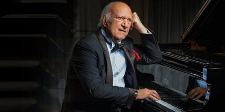 بعد تعرضه لوعكة صحية.. مهرجان صدى الأهرامات يعلن غياب عمر خيرت