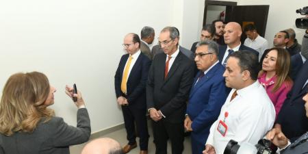 محافظ الدقهلية ووزير الاتصالات يتابعان منظومة التشخيص عن بُعد بمستشفى الصدر بالمنصورة