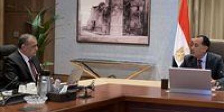 رئيس الوزراء يتابع مع وزير الإنتاج الحربي ملفات عمل الوزارة