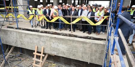 وزير الصناعة والنقل يتفقد محطات ومسار الخط الثاني من شبكة القطار السريع