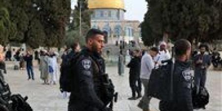 اقتحام عشرات المستوطنين المسجد الأقصى واعتقال 21 فلسطينياً بالضفة الغربية