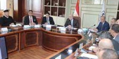 محافظ بني سويف يشدد على الالتزام بالجداول الزمنية لمشروعات الخطة الاستثمارية