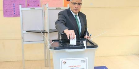 محافظ الجيزة يُدلي بصوته في انتخابات مجلس النواب 2025