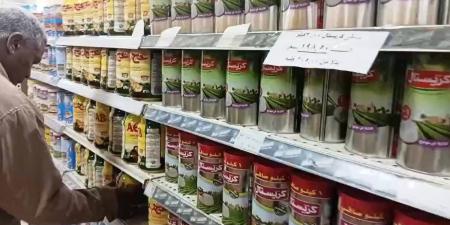 محافظ أسوان يأمر بإحالة مدير فرع الشركة المصرية للنيابة العامة لعدم توافر السلع