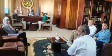 محافظ أسوان يوجه بإعداد أول برنامج للتحول الرقمي وتعزيز كفاءة الجهاز الإداري