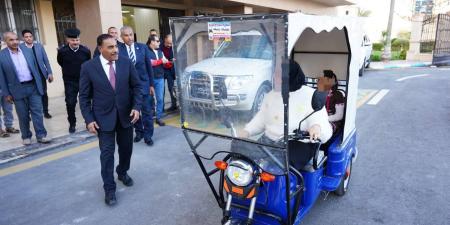 محافظ
      مطروح
      يهدي
      أسكوتر
      كهربائي
      لمواطنة
      تعانى
      ابنتها
      من
      سرطان
      بالعظم
      وبتر
      بالقدم
      اليمني