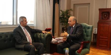 تجديد
عقد
الربط
الكهربائي
بين
مصر
والأردن
ضمن
استراتيجية
التكامل
الإقليمي
للطاقة