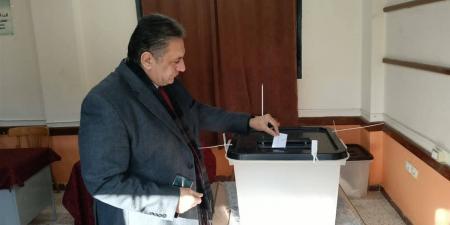 وكيل
صحة
كفر
الشيخ
يُدلي
بصوته
في
انتخابات
الإعادة