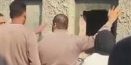 صدمة
بعد
الدفن..
أب
يروي
تفاصيل
انتهاك
قبر
ابنته
وسط
غموض
الدوافع