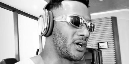 محمد
      رمضان:
      ببدأ
      يومي
      بالصلاة
      ومفيش
      يوم
      بيعدي
      إلا
      أما
      اسمع
      صوت
      أمي