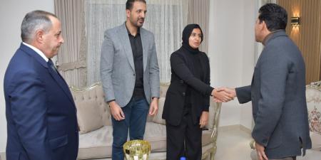 وزير
      الشباب
      والرياضة
      ومحافظ
      بورسعيد
      يعزيان
      أسرة
      السباح
      يوسف
      محمد