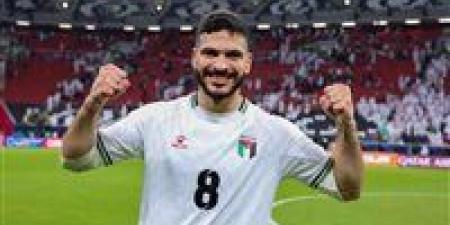 نجم
الزمالك
يكشف
تفاصيل
عرض
الأهلي
لضم
حامد
حمدان