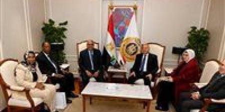 وزير
      الصناعة
      والنقل
      يبحث
      إطلاق
      مشروعات
      استراتيجية
      مشتركة
      مع
      تنزانيا
      لتعزيز
      التعاون
      الثنائي