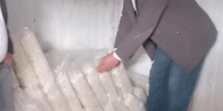 ضبط
      طن
      ونصف
      جبنة
      غير
      مطابقة
      للمواصفات
      داخل
      مصنع
      غير
      مرخص
      بمركز
      إطسا
      بالفيوم