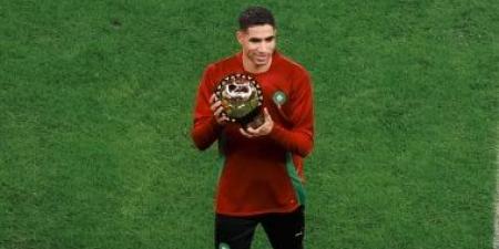 المغرب ضد جزر القمر.. حكيمى يحتفل بالكرة الذهبية الأفريقية مع الجماهير