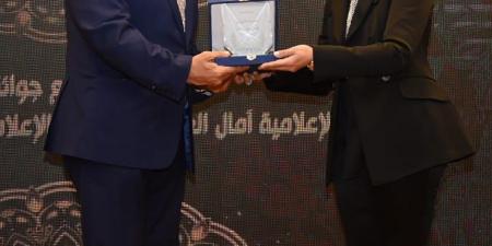 محمود
      مسلم
      يحصل
      على
      جائزة
      أفضل
      كاتب
      صحفي
      في
      مسابقة
      المحاور
      مفيد
      فوزي