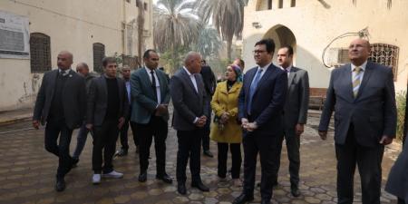 جولة مفاجئة لوزير الثقافة ومحافظ القاهرة بقصر ثقافة عين حلوان